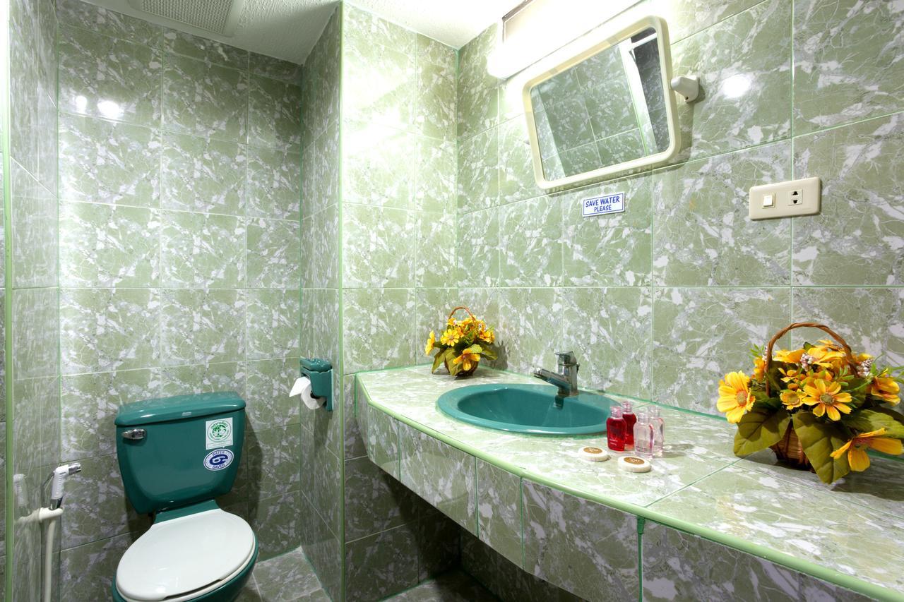 Simple Boutique Seabreeze Hotel Patong Luaran gambar