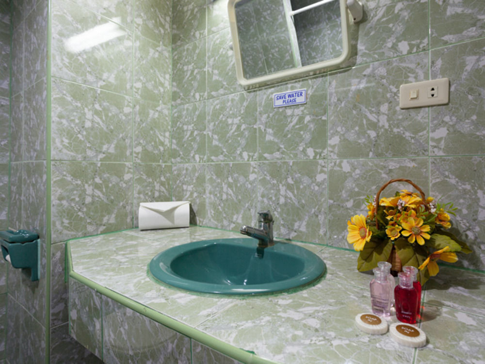 Simple Boutique Seabreeze Hotel Patong Luaran gambar