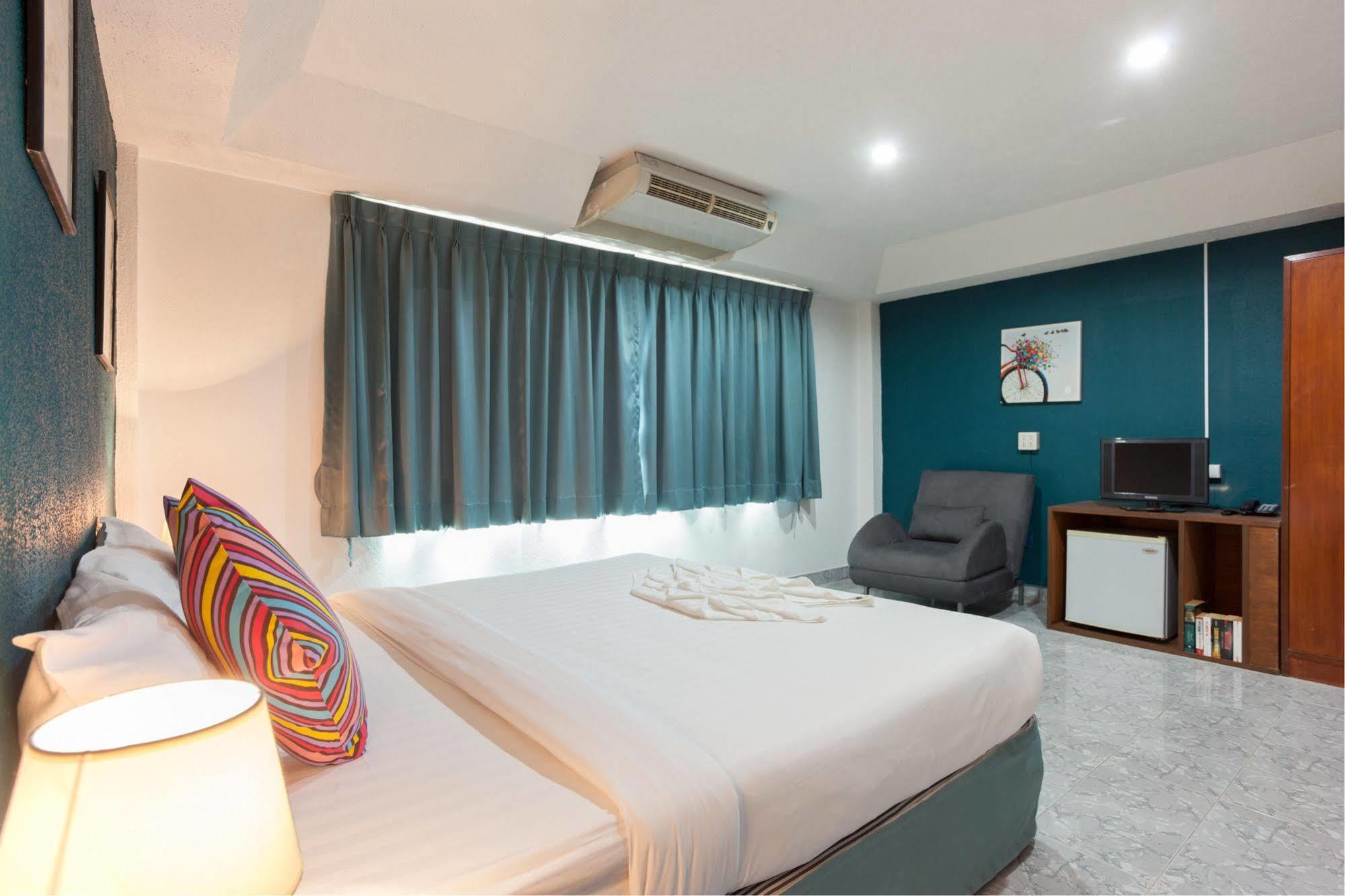 Simple Boutique Seabreeze Hotel Patong Luaran gambar