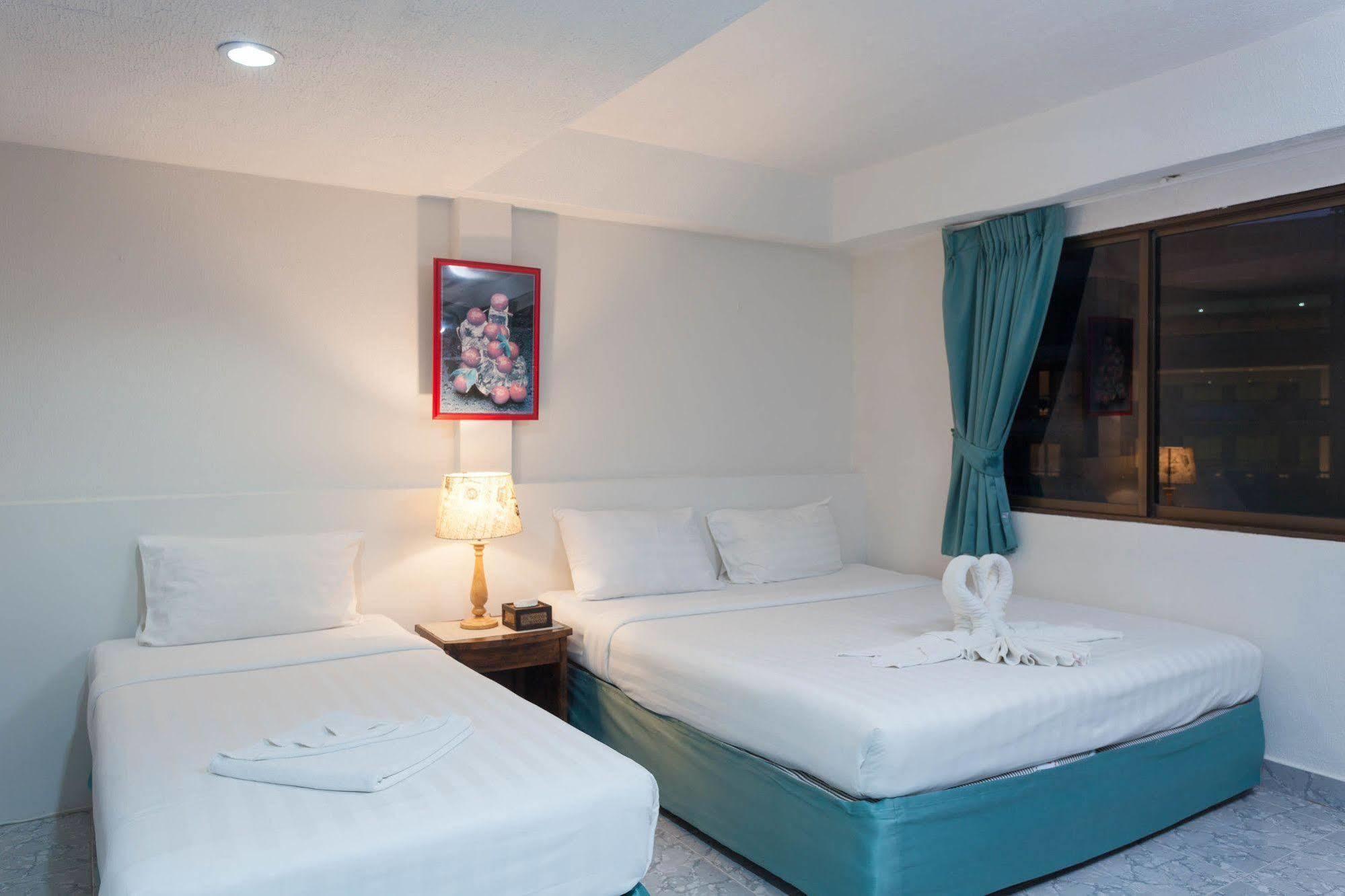 Simple Boutique Seabreeze Hotel Patong Luaran gambar