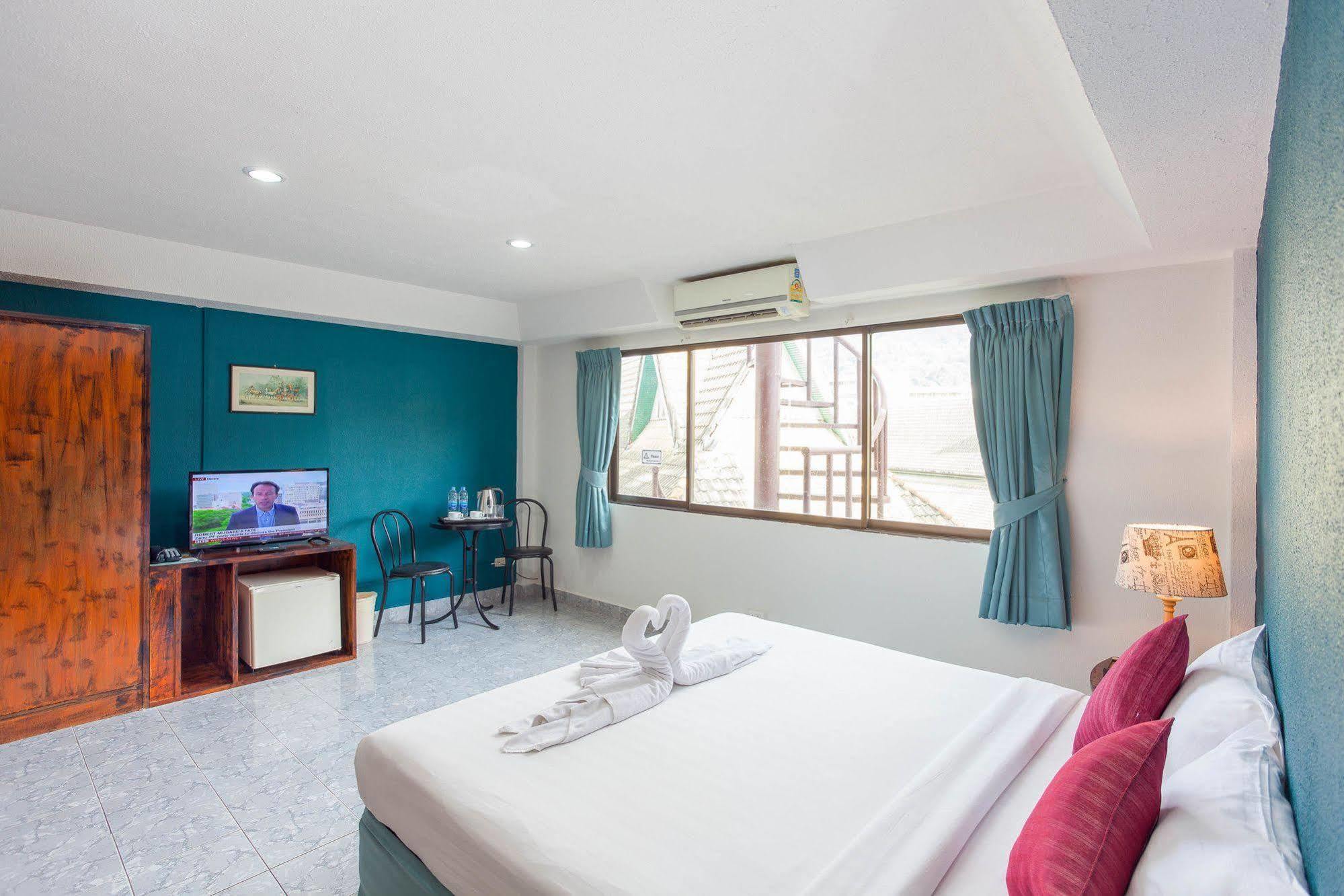 Simple Boutique Seabreeze Hotel Patong Luaran gambar