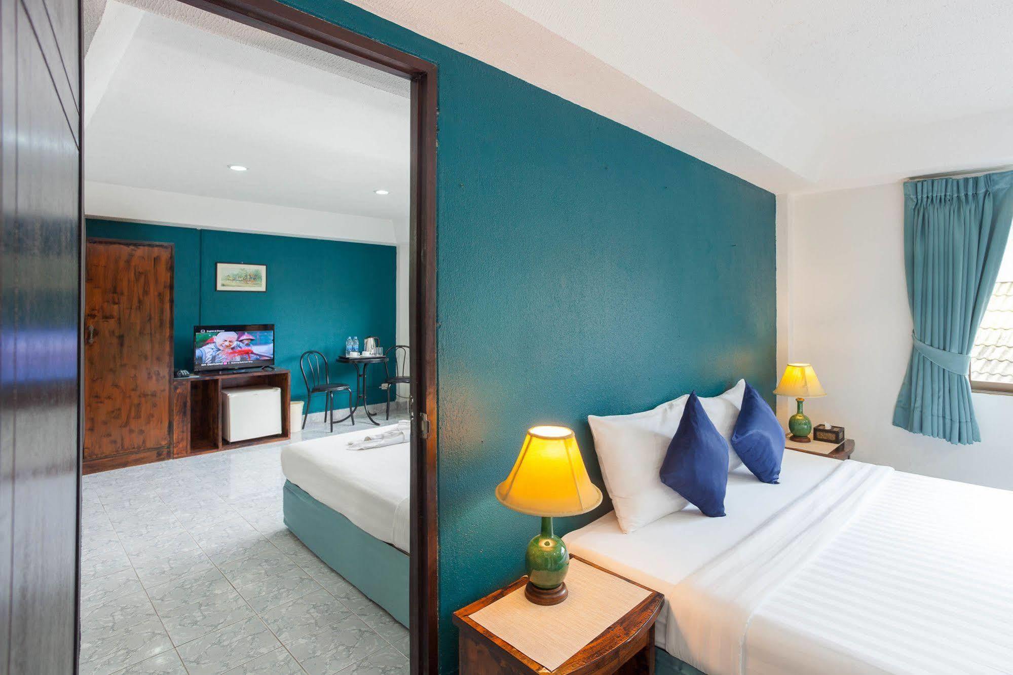Simple Boutique Seabreeze Hotel Patong Luaran gambar
