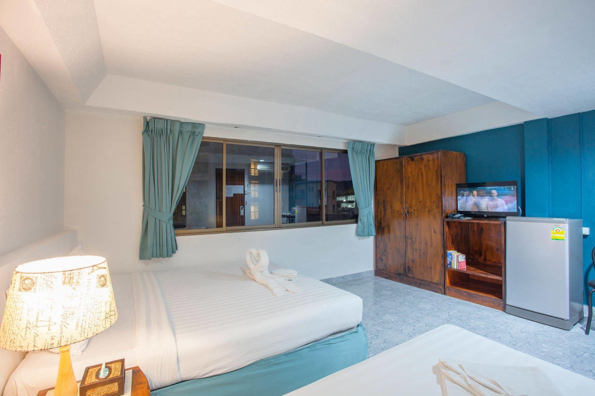 Simple Boutique Seabreeze Hotel Patong Luaran gambar