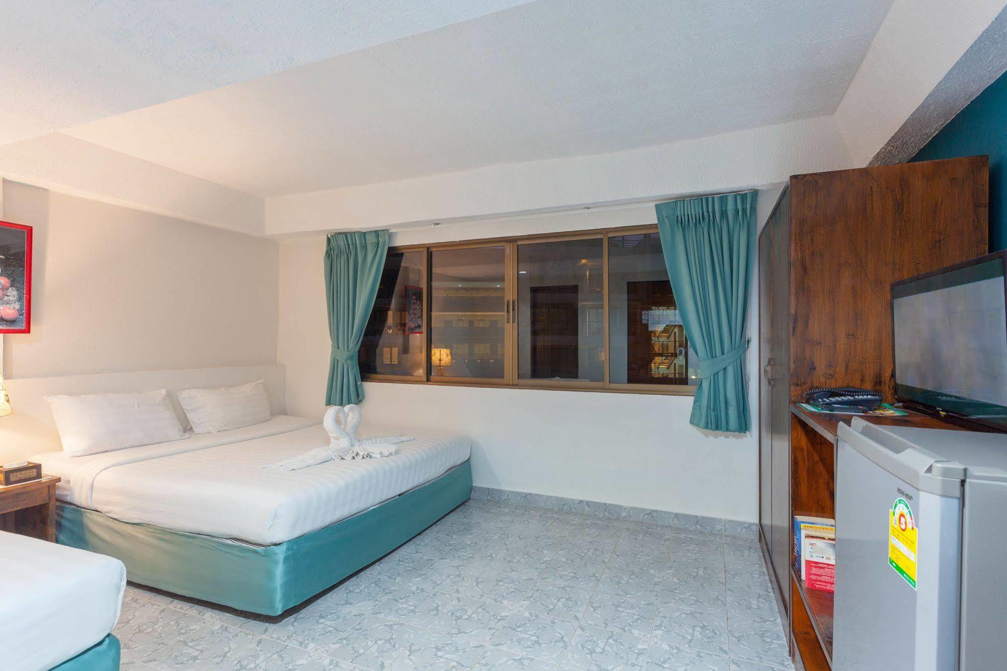 Simple Boutique Seabreeze Hotel Patong Luaran gambar